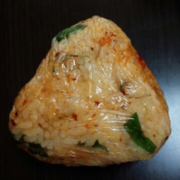 食べるラー油とじゃことネギのおにぎり レシピ 作り方 By たくみ905 楽天レシピ 食べるラー油とじゃことネギのおにぎり レシピ 作り方 By たくみ905 楽天レシピ